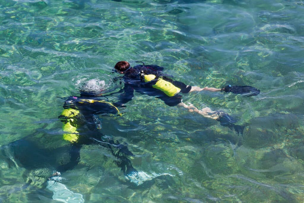 a que profundidad se hace el bautismo de buceo