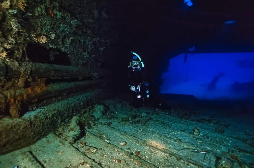 explorar ciudades sumergidas en el mediterráneo