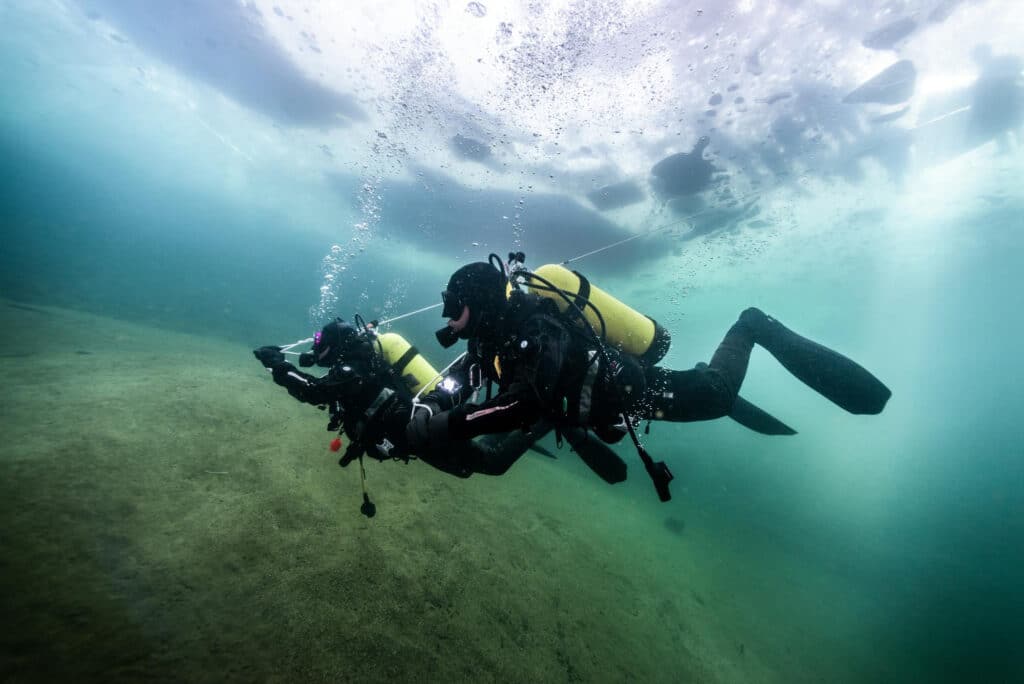 buzo con curso rescue diver